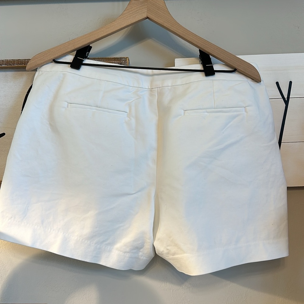 Lilly Pulitzer Alessi Stretch Shorts Resort White 🌟🤍🌟 - Picture 4 of 9